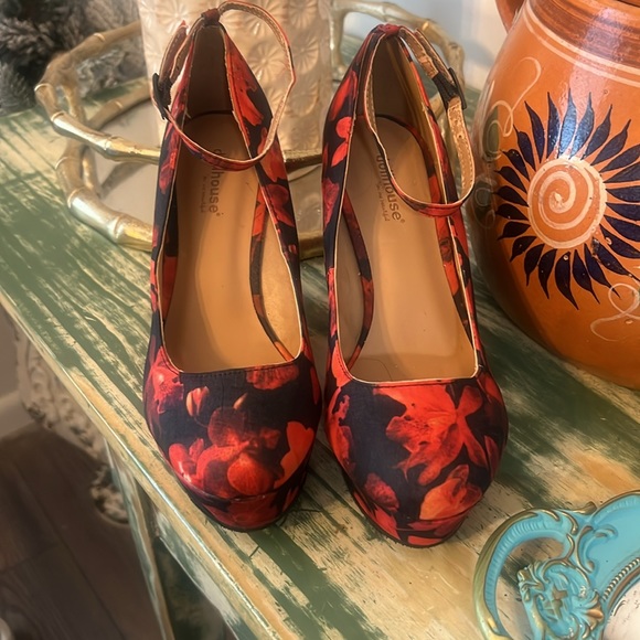 Red Floral Platform Mules - Picture 3 of 5